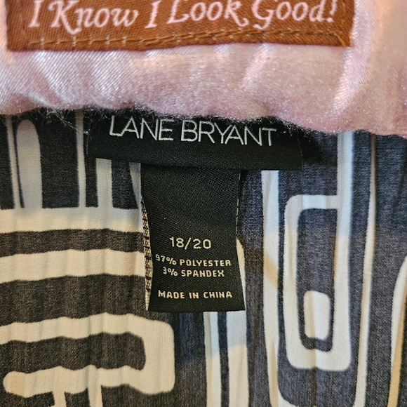 Women's Lane Bryant Abstract Accordian Pleated Blouse, Size 18/20, Black & White - Picture 2 of 6